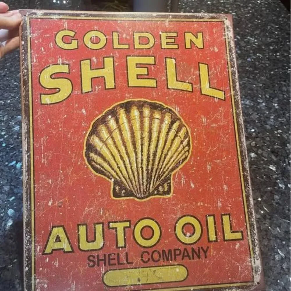 Reproduction of a Vintage Golden Shell Auto Oil Metal Sign